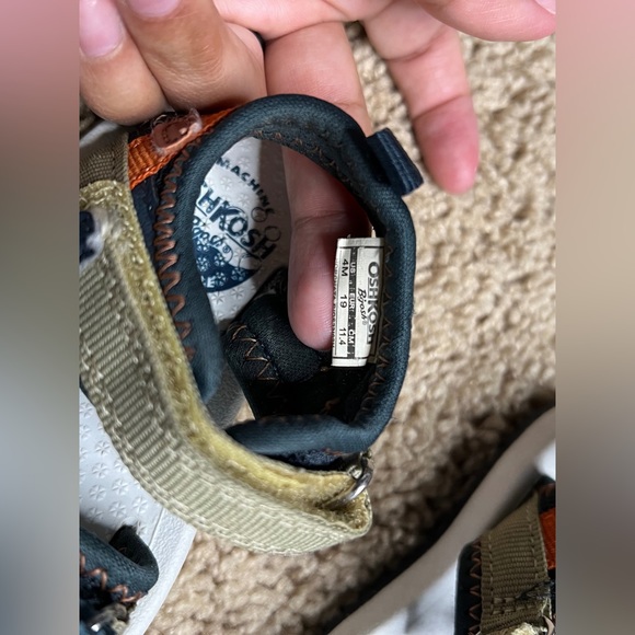 Oshkosh toddler sandals -Size 4m - Picture 5 of 5